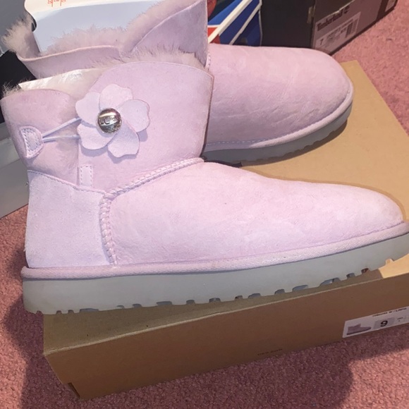 Uggs - Picture 3 of 6